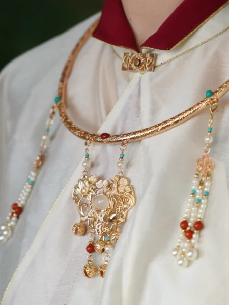 Ming Dynasty Hanfu Choker – Elegant Traditional Chinese Necklace