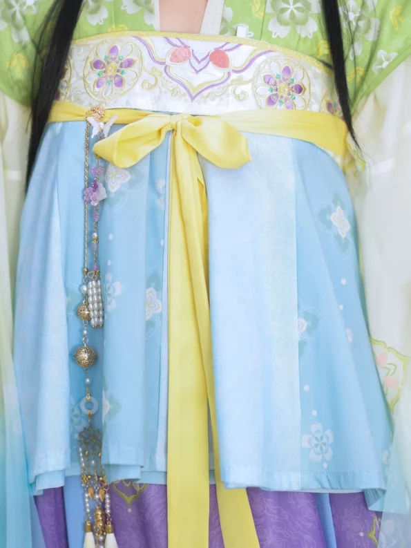 Tang Dynasty Hanfu Set – Embroidered Qixiong Qun (High-Waisted Skirt) & Beizi- Hanfu Way: Traditional & Modern Chinese Hanfu Clothing for All Occasions