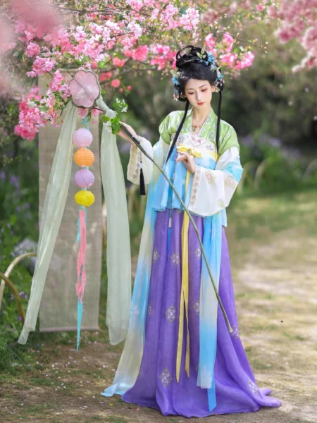Tang Dynasty Hanfu Set – Embroidered Qixiong Qun (High-Waisted Skirt) & Beizi
