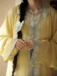 เสื้อคลุมคอกลมสไตล์ราชวงศ์หมิง – ผ้า Tencel สีเหลืองผสม-1