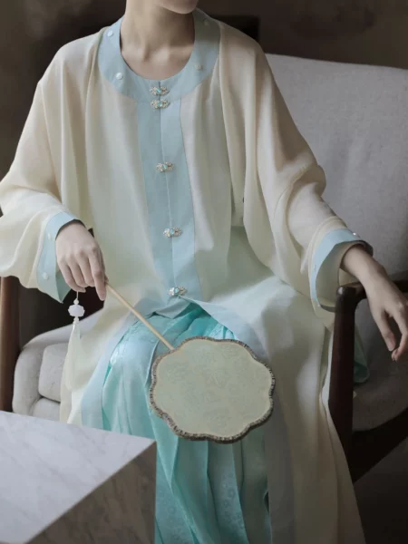 เสื้อคลุมคอกลมสีขาวสไตล์ราชวงศ์หมิง – ลายแจ๊คการ์ด