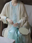 เสื้อคลุมคอกลมสีขาวสไตล์ราชวงศ์หมิง – ลายแจ๊คการ์ด-1