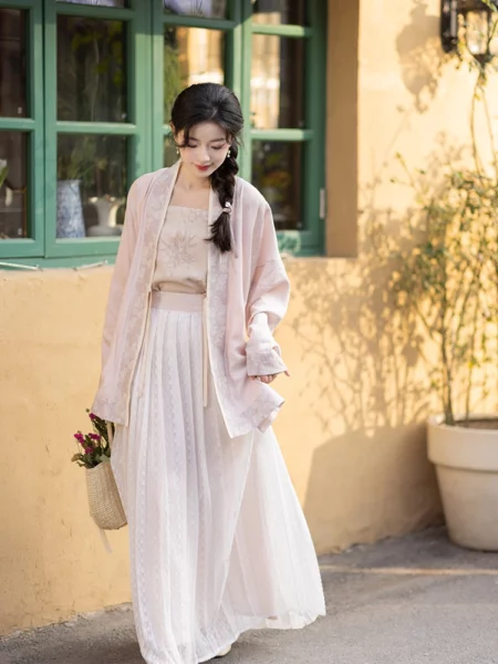 Song Dynasty-Inspired Modern Hanfu – Pink Qiyao Ruqun Set