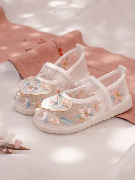 Chinese Style Girls’ Embroidered Hanfu Shoes