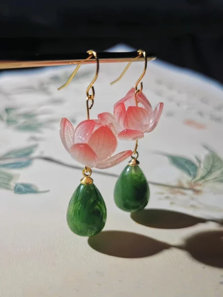 Chinese-Style Pink Lotus Flower Drop Earrings – Elegant Oriental Design