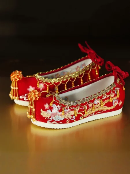 Chinese Style Red Embroidered Hanfu Shoes with Hidden Heel