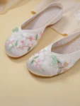 Sepatu Satin Bordir Gaya Vintage Cina-2