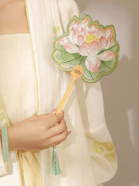 New Chinese Style Irregular-Shaped Embroidered Fan