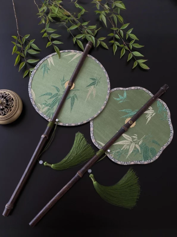 Traditionelles chinesisches Hanfu-Accessoire: Rollbarer runder Fächer aus violettem Bambus – Hanfu Way: Traditionelle und moderne chinesische Hanfu-Kleidung für alle Anlässe