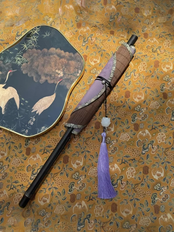 Traditionelles chinesisches Hanfu-Accessoire: Rollbarer runder Fächer aus violettem Bambus – Hanfu Way: Traditionelle und moderne chinesische Hanfu-Kleidung für alle Anlässe