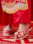 中国传统珍珠绣汉服婚鞋-1