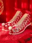 中国传统珍珠绣汉服婚鞋-1