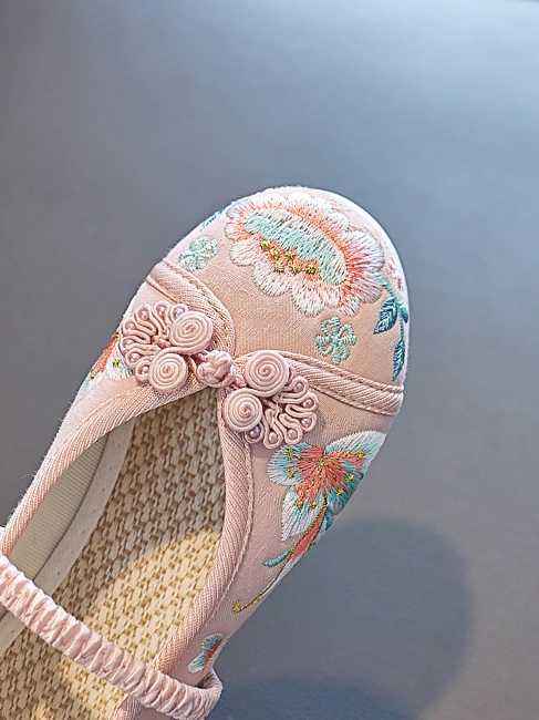 Broderade Hanfu-skor för flickor i kinesisk stil - Hanfu Way: Traditionella och moderna kinesiska Hanfu-kläder för alla tillfällen