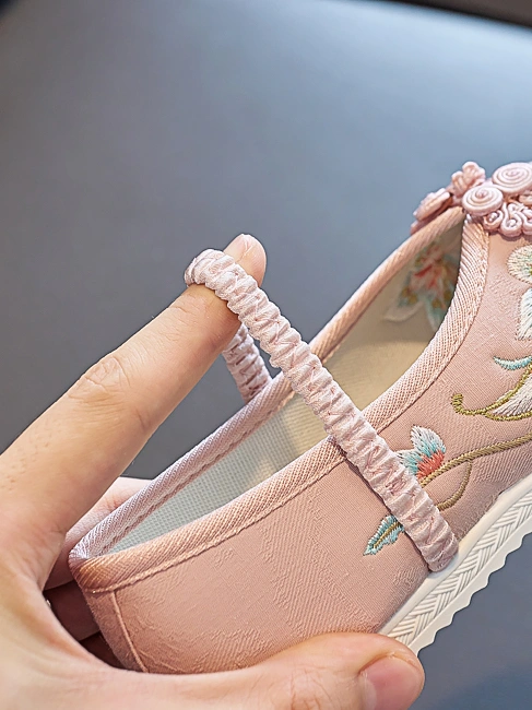 Broderade Hanfu-skor för flickor i kinesisk stil - Hanfu Way: Traditionella och moderna kinesiska Hanfu-kläder för alla tillfällen