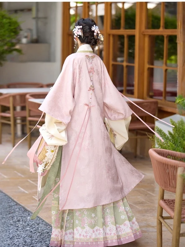 明代繡花馬面群漢服套裝-漢服之道：中國傳統與現代漢服，適合各種場合穿著