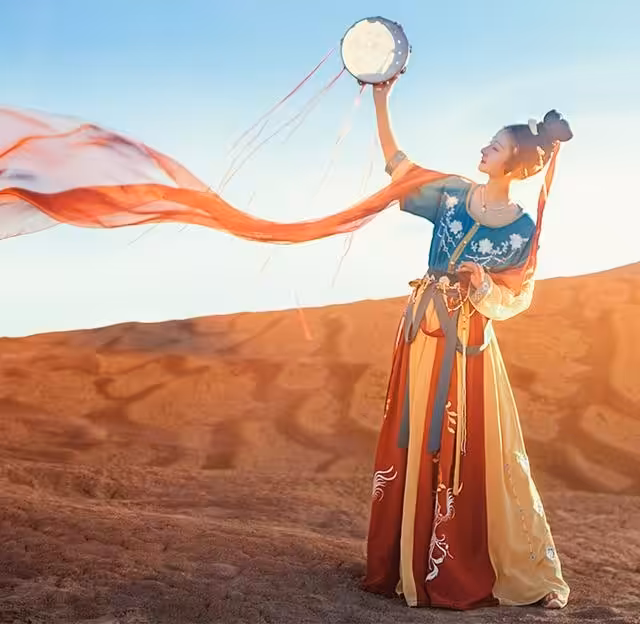 What is the Poqun (破裙) in Hanfu? – A Comprehensive Guide 4 What is the Poqun (破裙) in Hanfu?