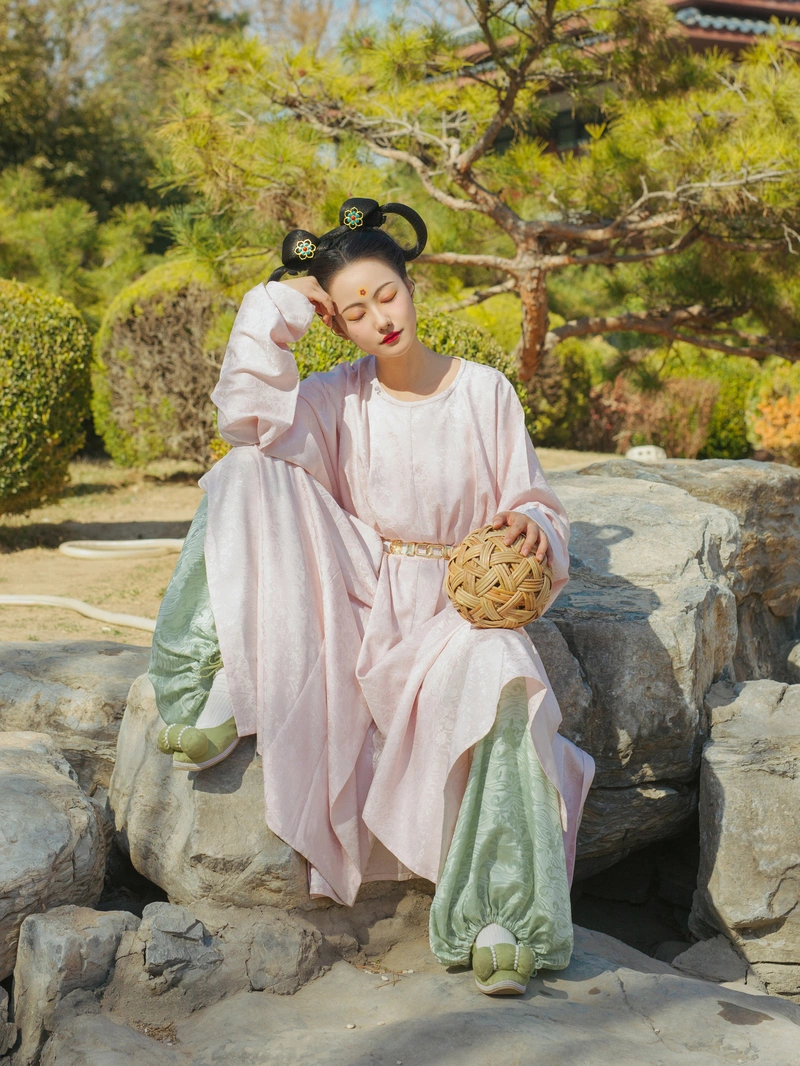 Tang Dynasty Hanfu Yuanlingpao Round Collar Robe Unisex-1 Tang Dynasty Hanfu Yuanlingpao Round Collar Robe Unisex- Hanfu Way: Traditional & Modern Chinese Hanfu Clothing for All Occasions