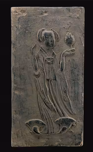 Hanfu của các triều đại Wei, Jin và Bắc Nam triều của Trung Quốc 8 Zhōngguó Náncháo wénwù: “Tuō Bóshān lú shìnǚ huàxiàng zhuān”Cultural Relic of the Southern Dynasties in China: “Maid Holding a Boshan Incense Burner” Pictorial Brick