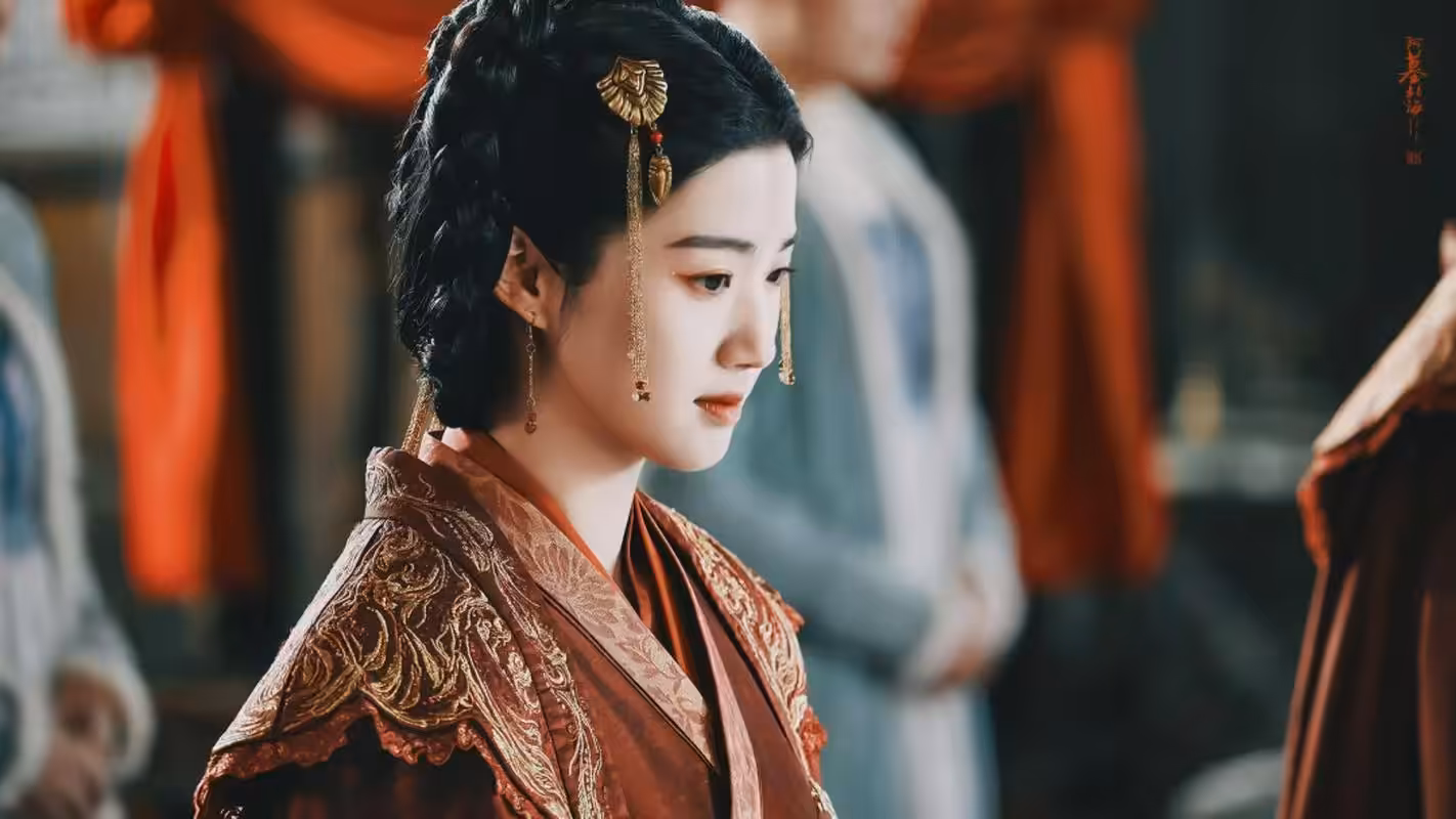 Seni Warna dan Keanggunan: Menyelami Gaya Hanfu Lu Yuxiao sebagai Shangguan Qian
