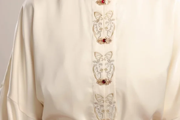 New Chinese Style Red Embroidered Hanfu Set with Yunjian Top and Ma Mian Qun- Hanfu Way: Traditional & Modern Chinese Hanfu Clothing for All Occasions