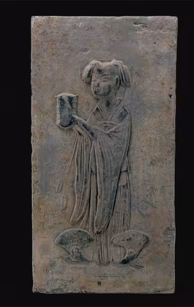 Hanfu của các triều đại Wei, Jin và Bắc Nam Triều của Trung Quốc 7 Zhōngguó Náncháo yíwù: “Pěng jià shìnǚ huàxiàng zhuān / Chí guān rén huàxiàng zhuān”, Chángzhōu shì bówùguǎn cángRelic of the Southern Dynasties in China: “Bridesmaid Holding a Dowry” Pictorial Brick / “Coffin Bearer” Pictorial Brick, housed in the Changzhou Museum