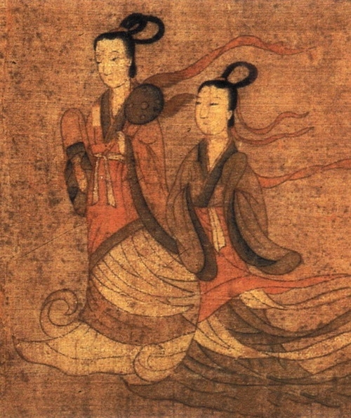 Depiction of a woman in a Zhaju Chuishao robe — detail from Nymph of the Luo River by Gu Kaizhi.