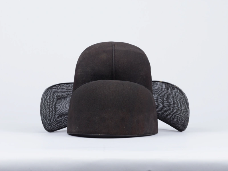 乌帽 (wū mào, black gauze cap)