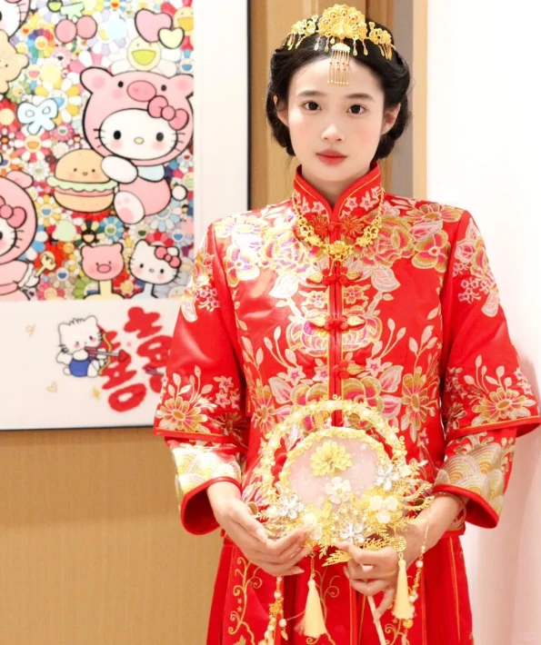 Xiù Hé Fú (秀禾服)