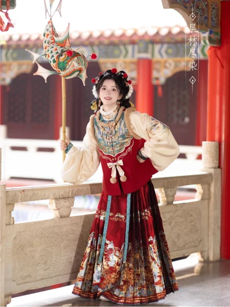 Ming Dynasty Hanfu “Crimson Mountains” Winter Set