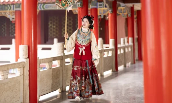 明代漢服「緋紅山」冬季套裝