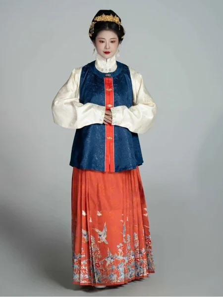 Mingdynastin Hanfu - Mamian Qun med hög densitet av blommig fågelbrokad