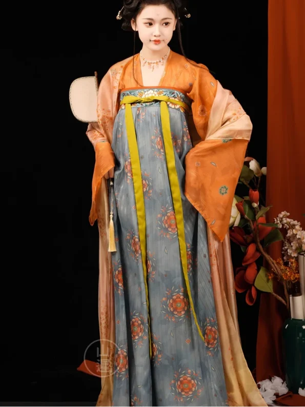 Tang Dynasty Hanfu Longkui Set – Dunhuang Inspired Qixiong Ruqun with Shawl